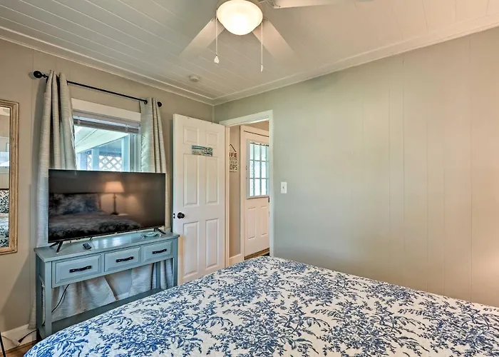 'The Blue Crab Cottage' - 3 Blocks From The Beach!