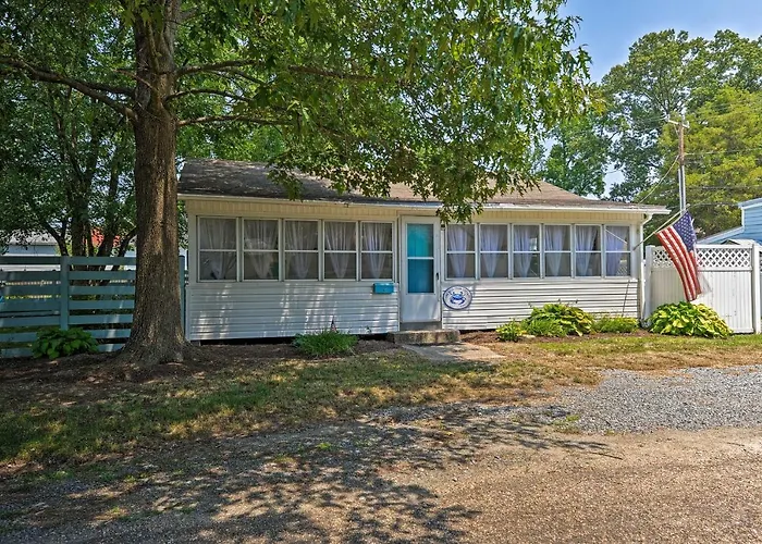 'The Blue Crab Cottage' - 3 Blocks From The Beach!
