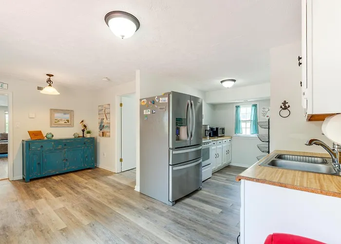 Adorable Cottage: Fire Pit, Walk To Colonial Beach