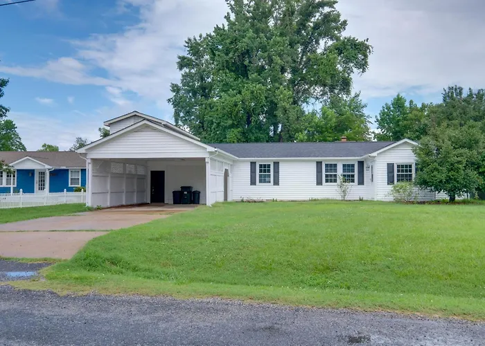 Fish, Relax & Enjoy Lake Views: Colonial Beach Gem